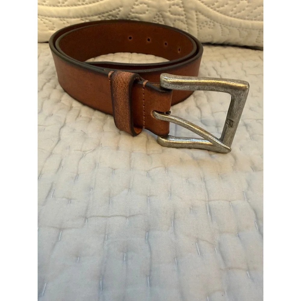 Stone Mountain Mens Cognac Brown Genuine Leather Belt Size 30-32 S Distressed